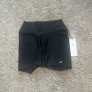 Alo black airlift energy short size L NWT